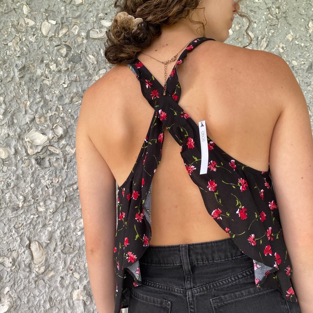 Flower Open Back Tank Top - Picture 5 of 5